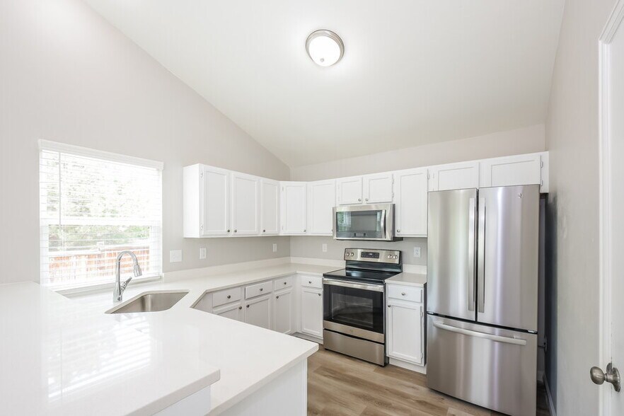 Building Photo - 7165 Routt St