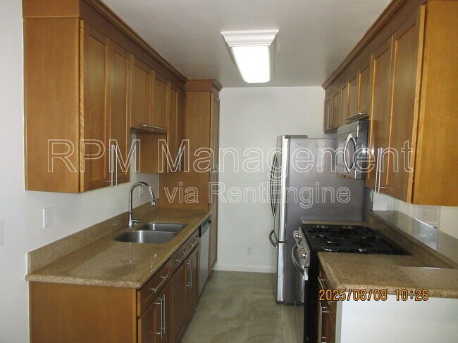 Building Photo - 20327 Saticoy St