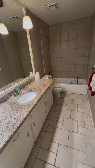 Building Photo - 21430 Park Brook Dr