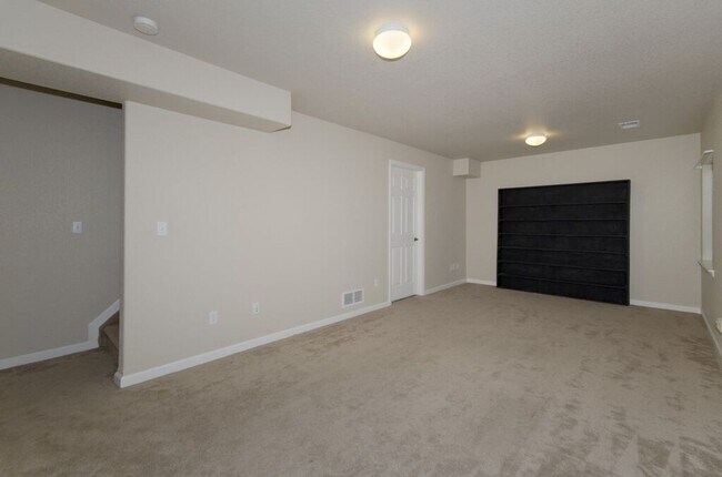 Building Photo - **HOLIDAY MOVE IN SPECIAL**