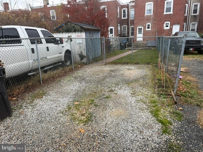 Building Photo - 1535 Willow St