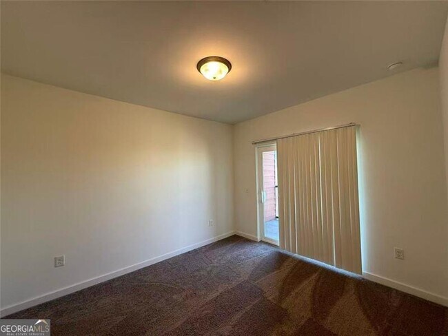 Building Photo - 525 Parkway Dr NE