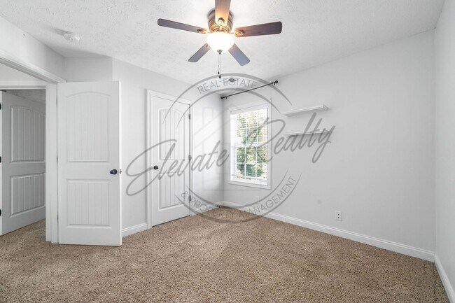 Building Photo - Charming 3-Bedroom Home with Bonus Room, F...