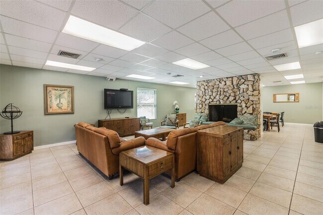 Building Photo - 970 Rolling Hills Dr