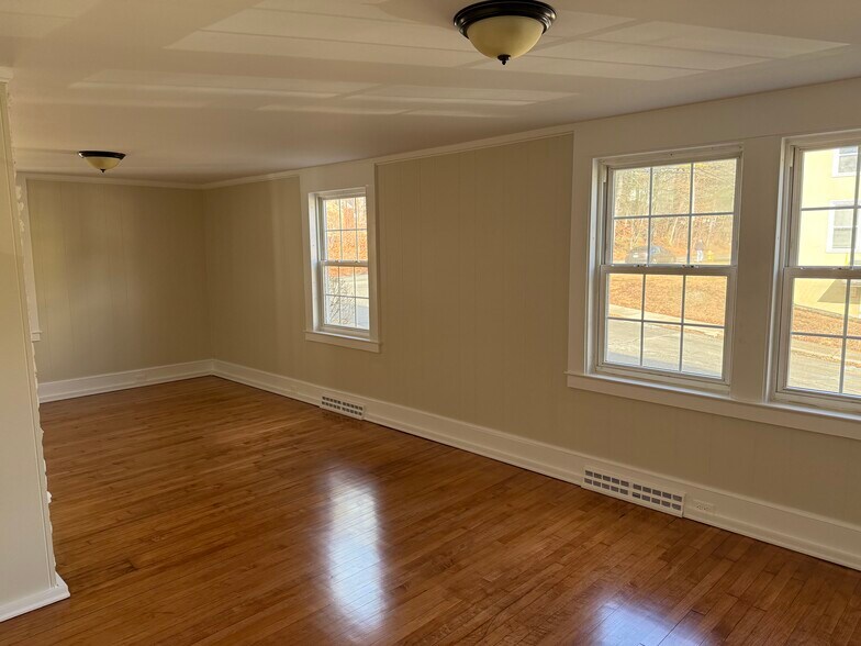 Building Photo - 420 Church St