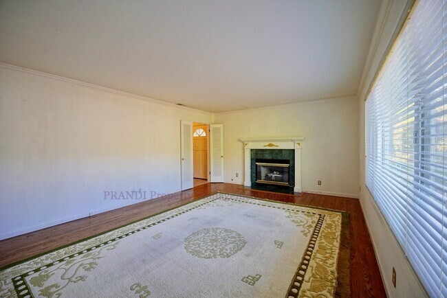 Building Photo - Loma Verde Home with Spacious Backyard, Gr...