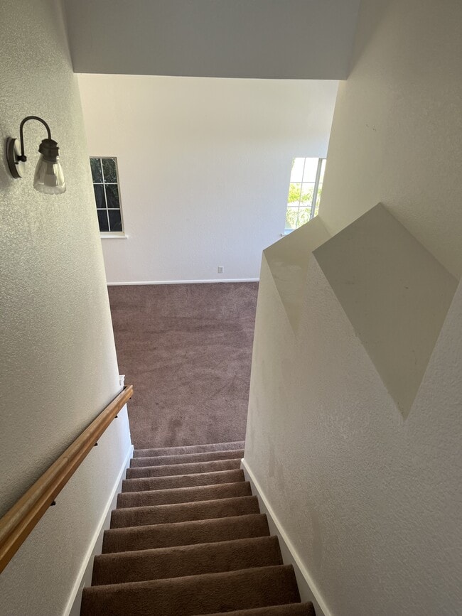 Building Photo - 1640 Oleander Dr