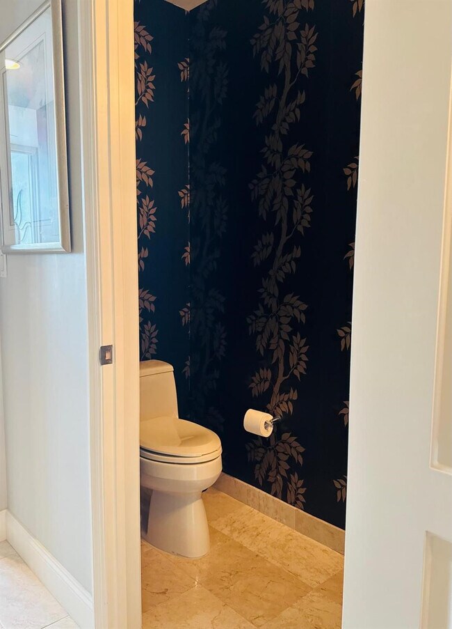 Building Photo - 3333 NE 32nd Ave