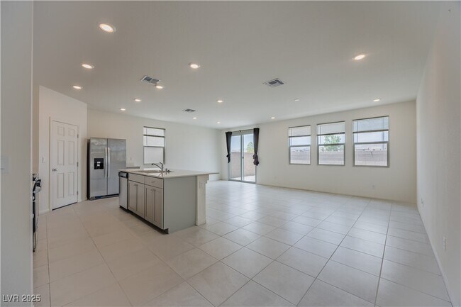 Building Photo - 5927 Coja St