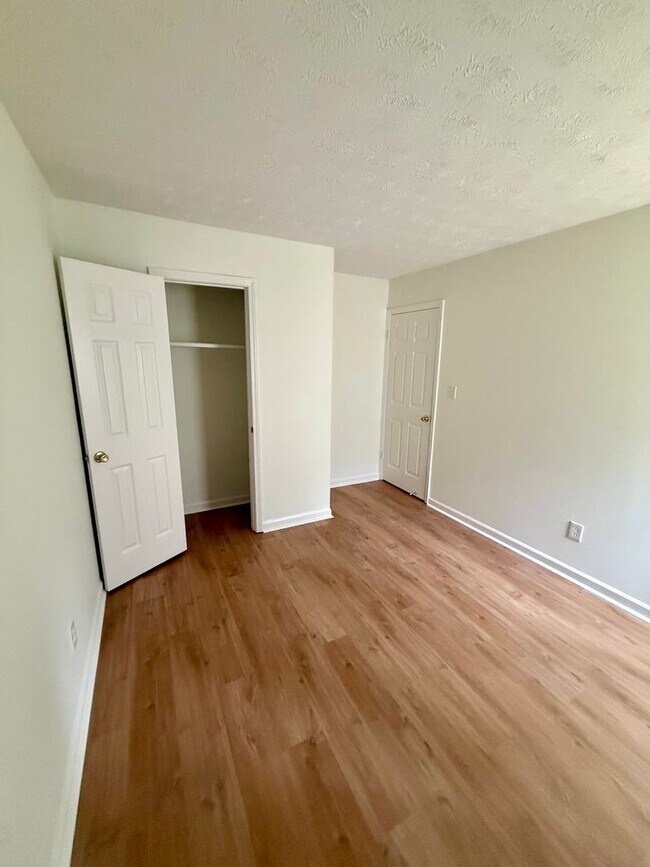Building Photo - Newly remodeled ranch house in Jonesboro!