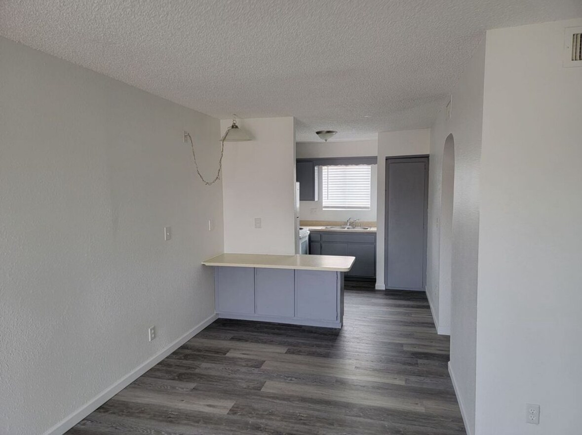 Building Photo - 2140 Riviera Blvd