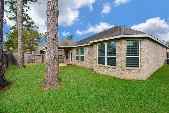 Building Photo - 22211 Weller Oaks Dr