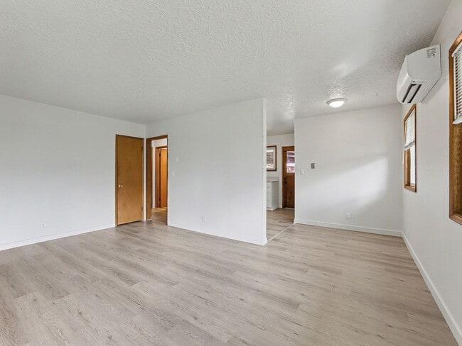 Building Photo - CHASD02