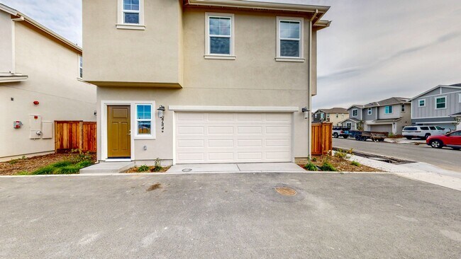 Building Photo - 2782 Sassy St