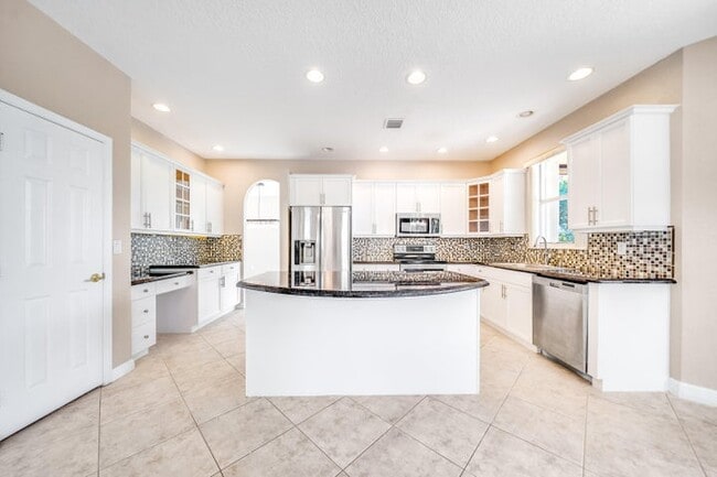 Building Photo - 2324 Simonson Dr