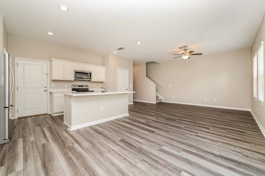 Building Photo - 2052 Harris Hawk Ave