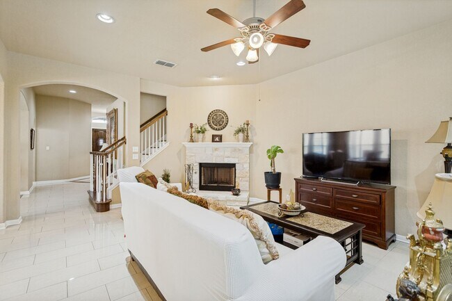 Building Photo - GORGEOUS 5-BEDROOM IN TRIANA SUBDIVISION