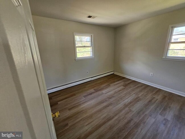 Building Photo - 14236 Caroline St