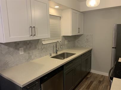 Apt E Kitchen - 1129-1131 23rd St Apartments