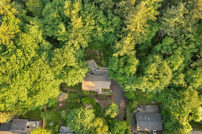 Building Photo - Beautiful 3 bedroom home in Lake Oswego!