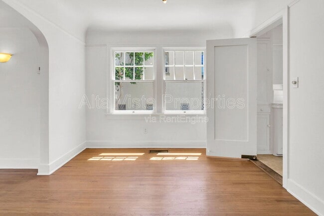 Building Photo - 301 Brookes Ave