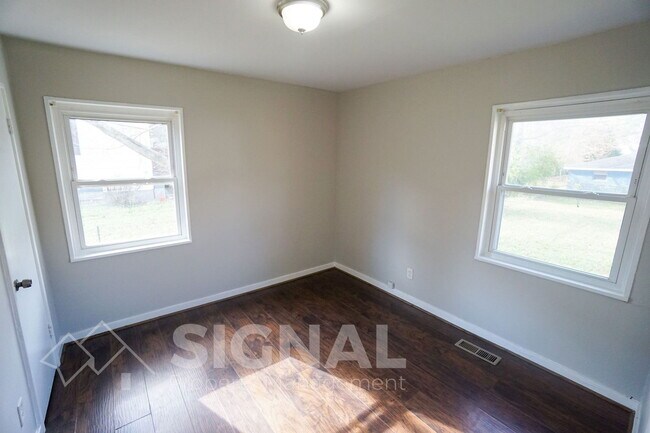 Building Photo - 540 Athens Ct