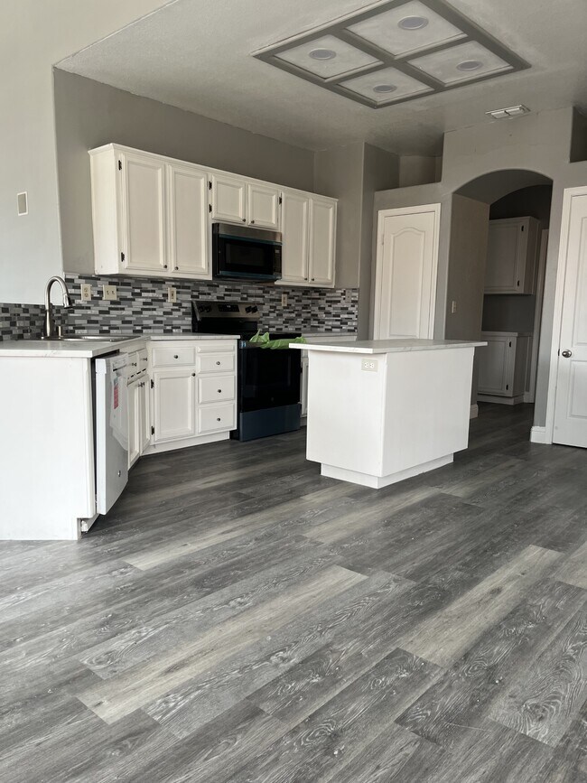 Building Photo - 2021 Nand Dr