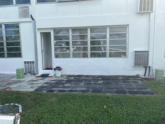 Building Photo - 51 NE 204th St