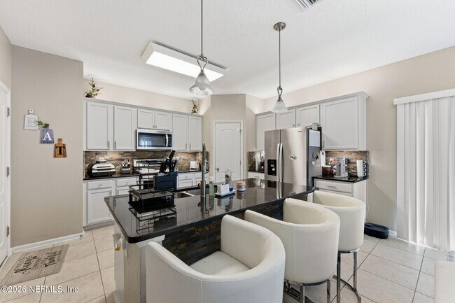 Building Photo - 16315 Hunters Hollow Trail