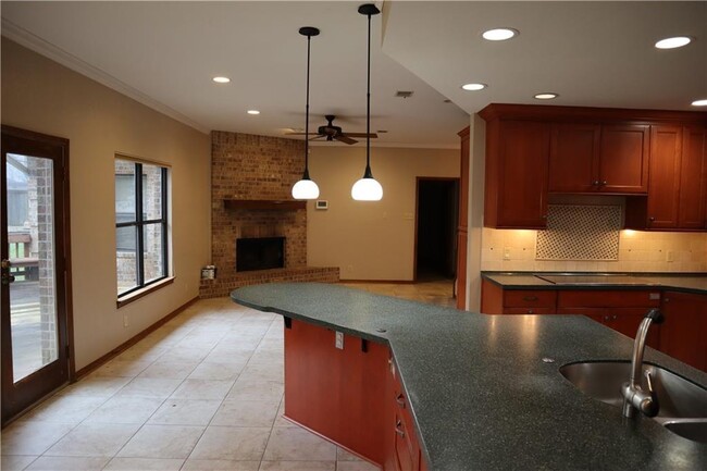 Building Photo - 4809 Timberline Dr
