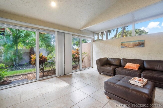 Building Photo - 1804 Rosewood Way