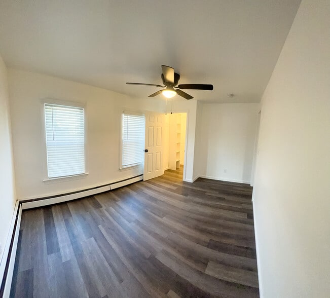 Building Photo - 239 William St