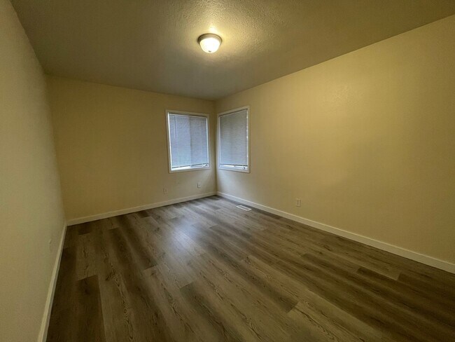 Building Photo - Now renting 3 bedroom House