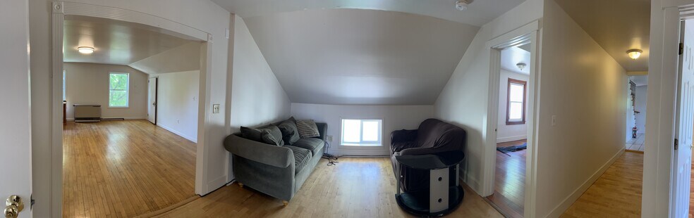 Building Photo - 196 Pine St