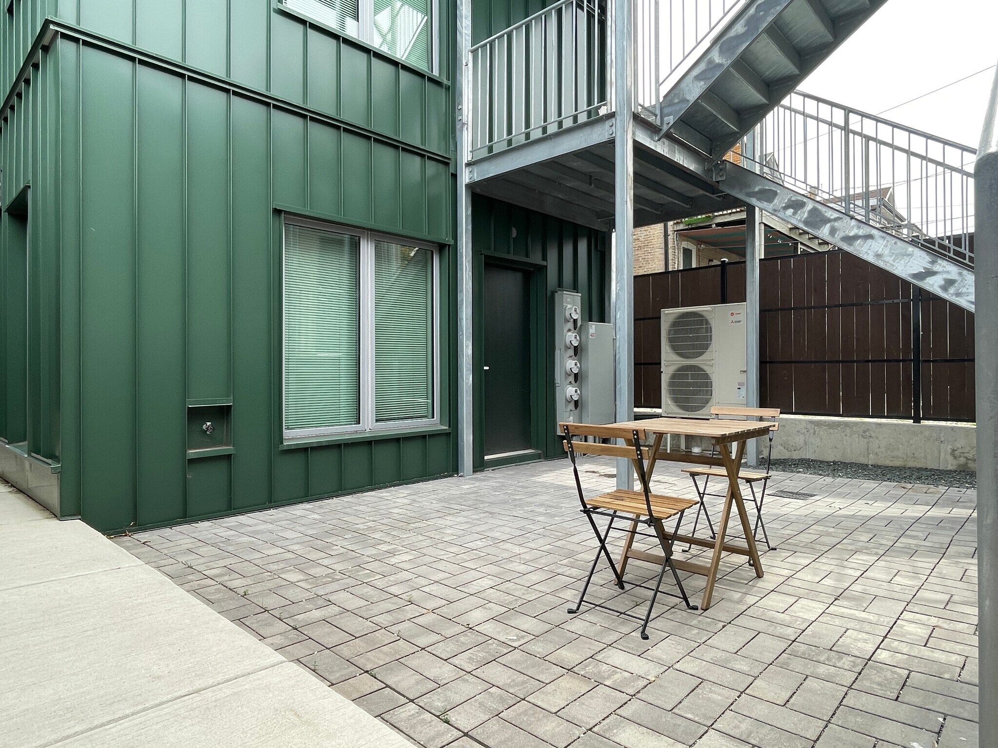 Building Photo - 1626 W 21st Pl
