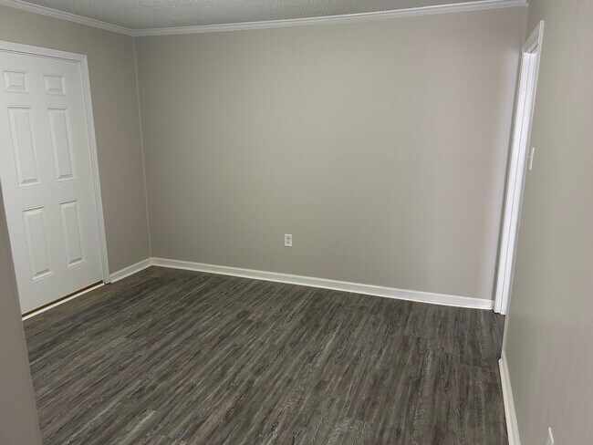 Building Photo - 412 Kingston Ave