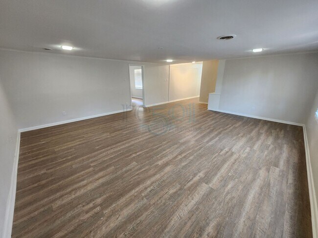 Building Photo - 7520 W Markham St