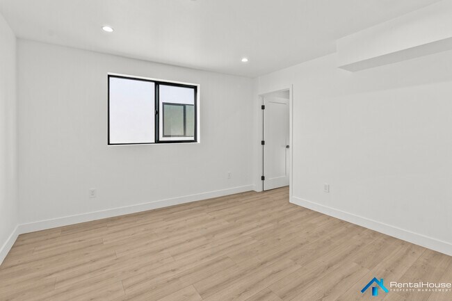 Building Photo - 2821-2822 Avenel St