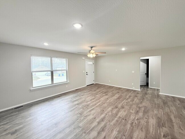 Building Photo - 633 S Southgate Dr