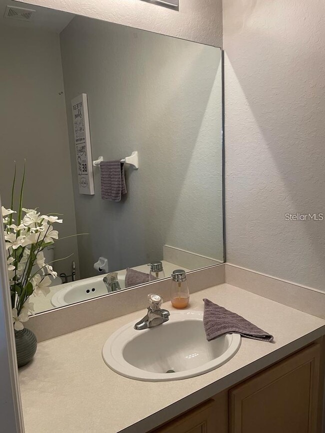 Building Photo - 3025 Ashland Ln S