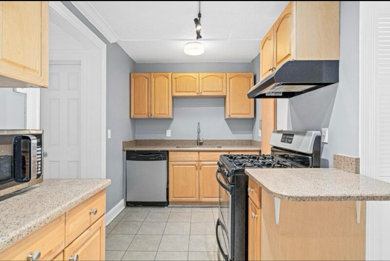 Building Photo - 423 W 31st St