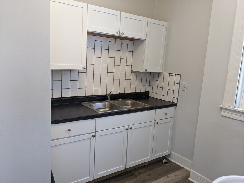 Kitchen - 320 E Hickory St