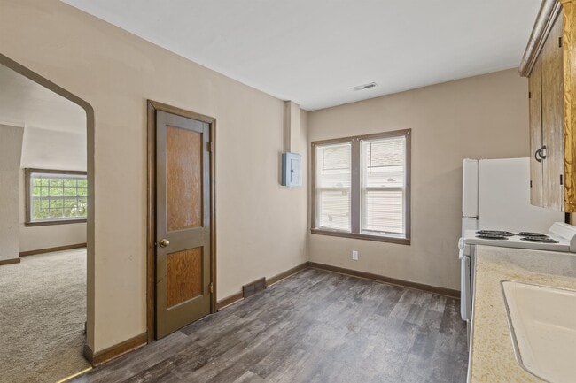 Building Photo - 420 Olive St