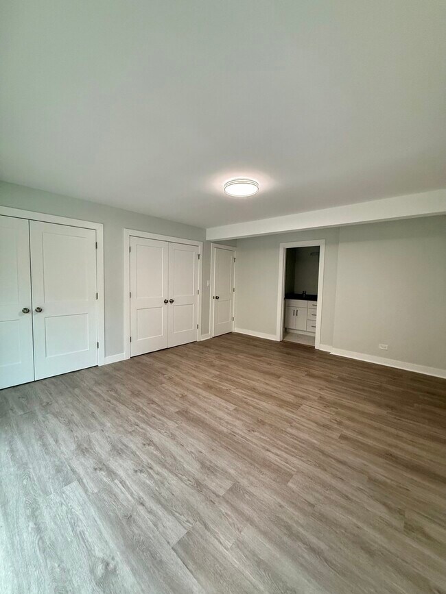 Building Photo - 1173 S Forums Ct