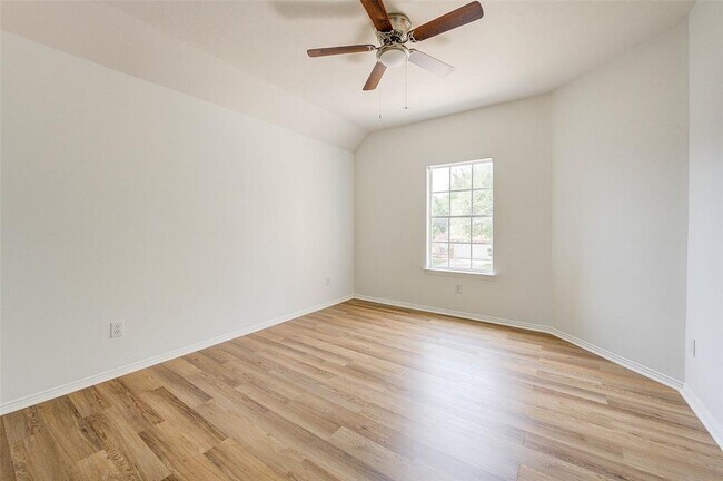 Building Photo - 14018 White Oak Gardens Dr