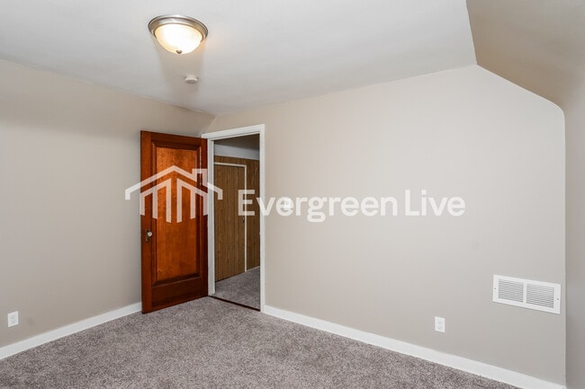 Building Photo - 4854 N 73rd St