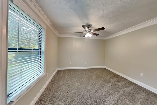 Building Photo - 1105 Tom Ln