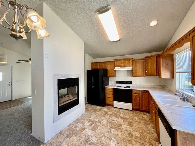 Building Photo - 4 Bedroom Rancher in Sundown w/ NEW CARPET!!