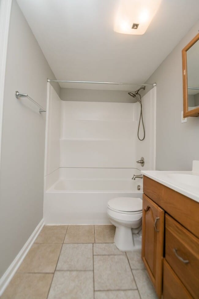 Building Photo - 3 Bedroom / 1 Bathroom Home for Rent in Crown Point