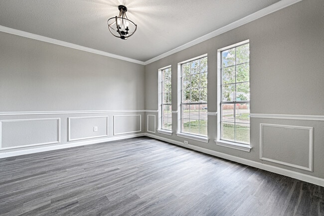 Building Photo - 2038 Biscayne Dr